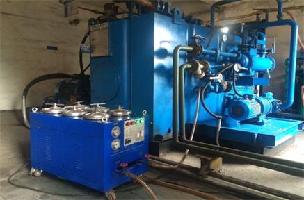 Sustitución del aceite hidráulico y mantenimiento del filtro de aceite